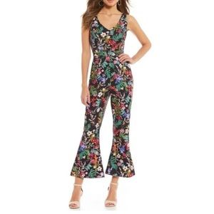 Gianni Bini Floral
Sleeveless Flare Crop
Leg Jumpsuit Size 0
Multicolored